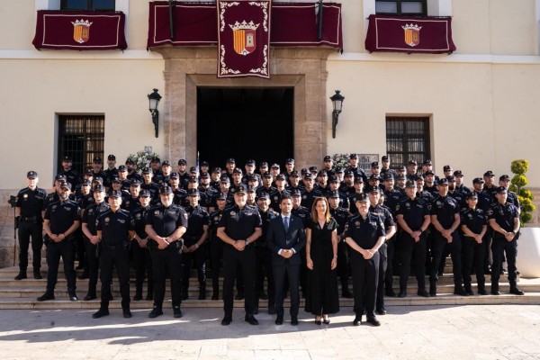 Paterna rinde homenaje a 51 efectivos de la Policía Local por su labor solidaria tras la Dana
