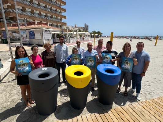 'Aquí no, aquí' es la canción del verano que te invita a reciclar en las playas de Santa Pola