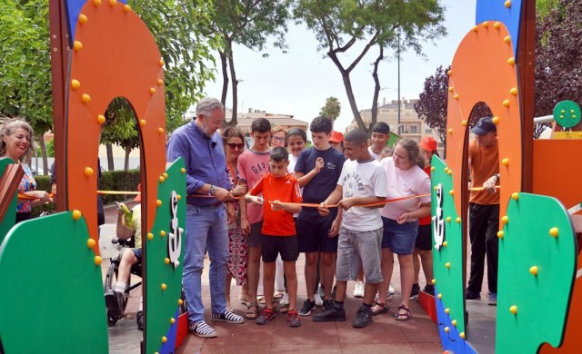 Santomera abre su primer parque infantil inclusivo en el Jardín Adolfo Suárez