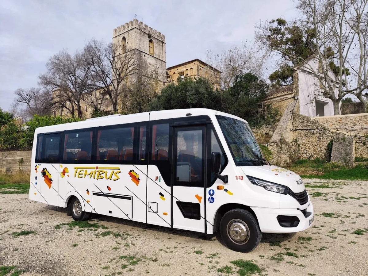 La empresa de autobuses alicantina Pedro Valdés e Hijos crece con la adquisición de Temibús