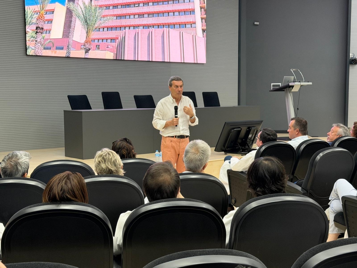 Sanitat proyectará un nuevo edificio en el Hospital General de Elche para llegar a los 22 quirófanos