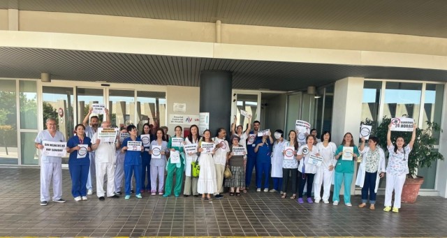 Los médicos toman las calles en València y Alicante en defensa de la sanidad pública