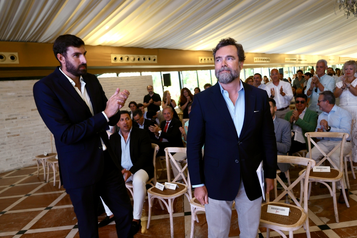 Imágenes de la presentación de Atenea en Murcia con Espinosa de los Monteros ante más de 400 personas