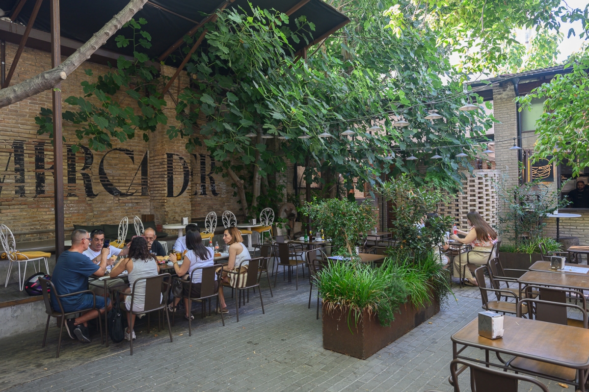Mercader Cabanyal: tres formas de almorzar bajo el mismo techo