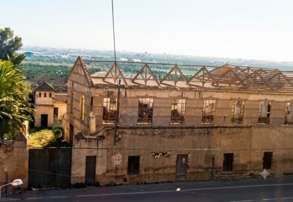 Orihuela recupera la historia de su desaparecida Fábrica de la Seda con una investigación educativa
