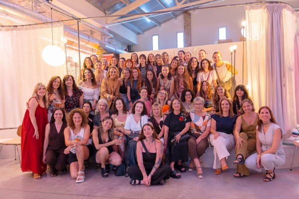 Fem Taula reúne a todas las mujeres que han formado parte del proyecto en un gran reencuentro