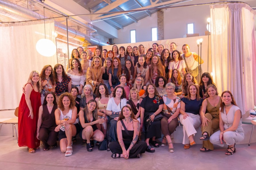 Fem Taula reúne a todas las mujeres que han formado parte del proyecto en un gran reencuentro