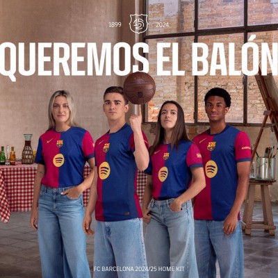 El Barcelona presenta la camiseta del próximo curso, un homenaje a la del Barça de 1899
