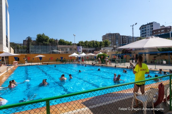 Las piscinas de la Casa de la Juventud abren este sábado mientras que Tentegorra sigue cerrado