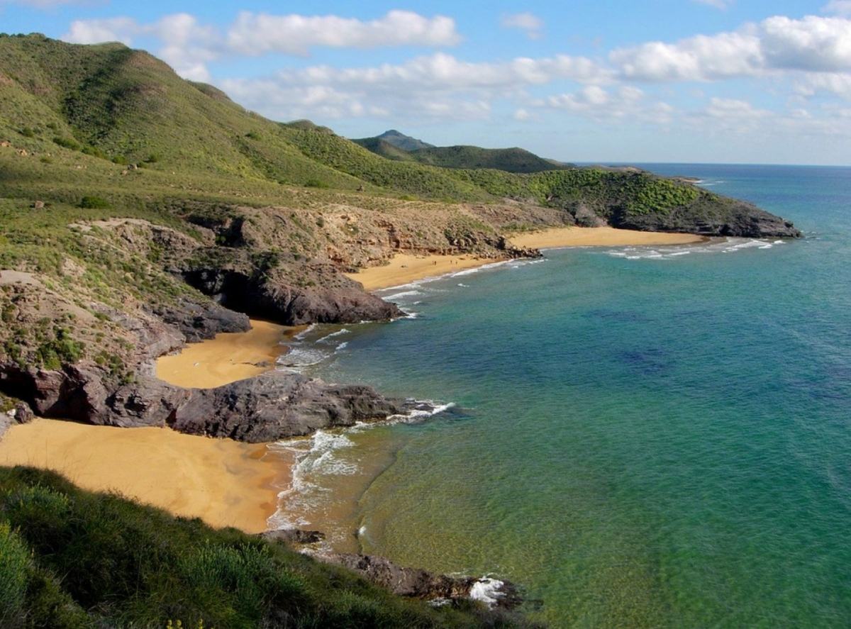 Calblanque compite por el trono de la mejor playa de España: esta 'joya' del litoral cartagenero está entre las diez finalistas