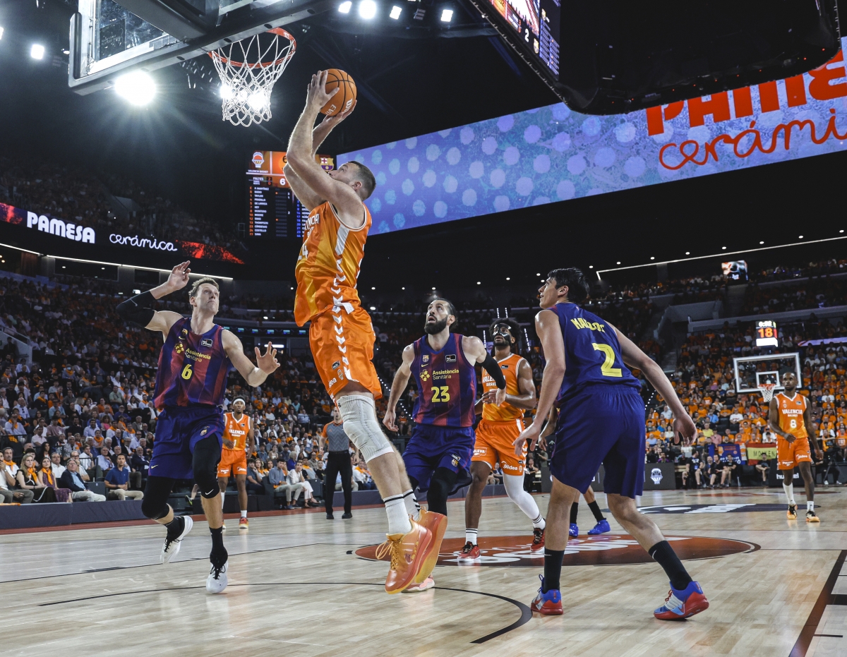El acierto del Barça 'tumba' a Valencia Basket en el primer asalto de la final