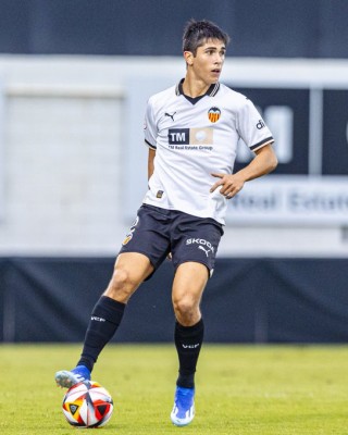 El Valencia traspasa al lateral del filial Carlos Alemán al Recreativo Granada
