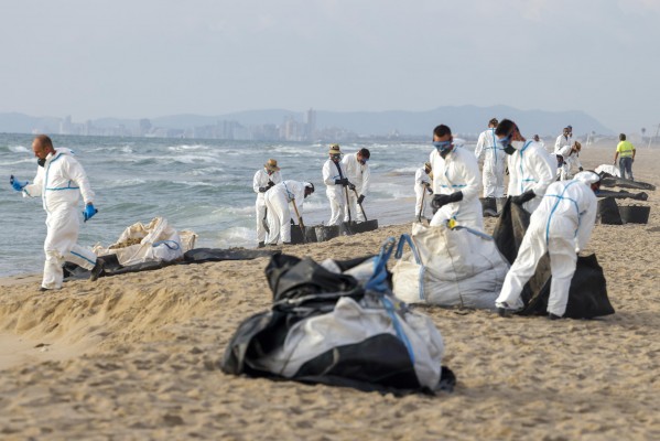 La costa de El Saler está limpia de hidrocarburos y las playas podrían reabrir este jueves