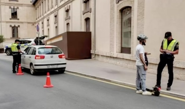 Villena sanciona a casi la mitad de los patinetes inspeccionados en una campaña de control