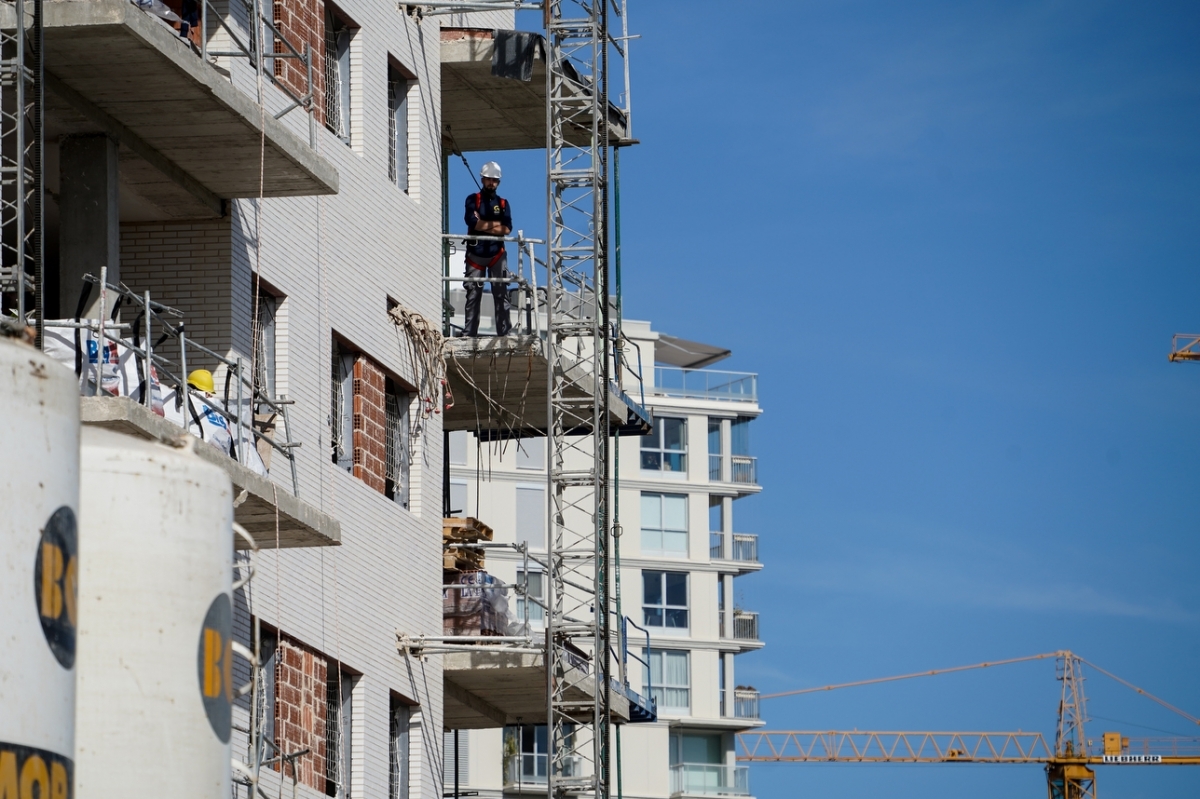 El azulejo, en guardia ante la evolución de la construcción en Europa: Polonia, Reino Unido y Portugal, los mercados al alza hasta 2028