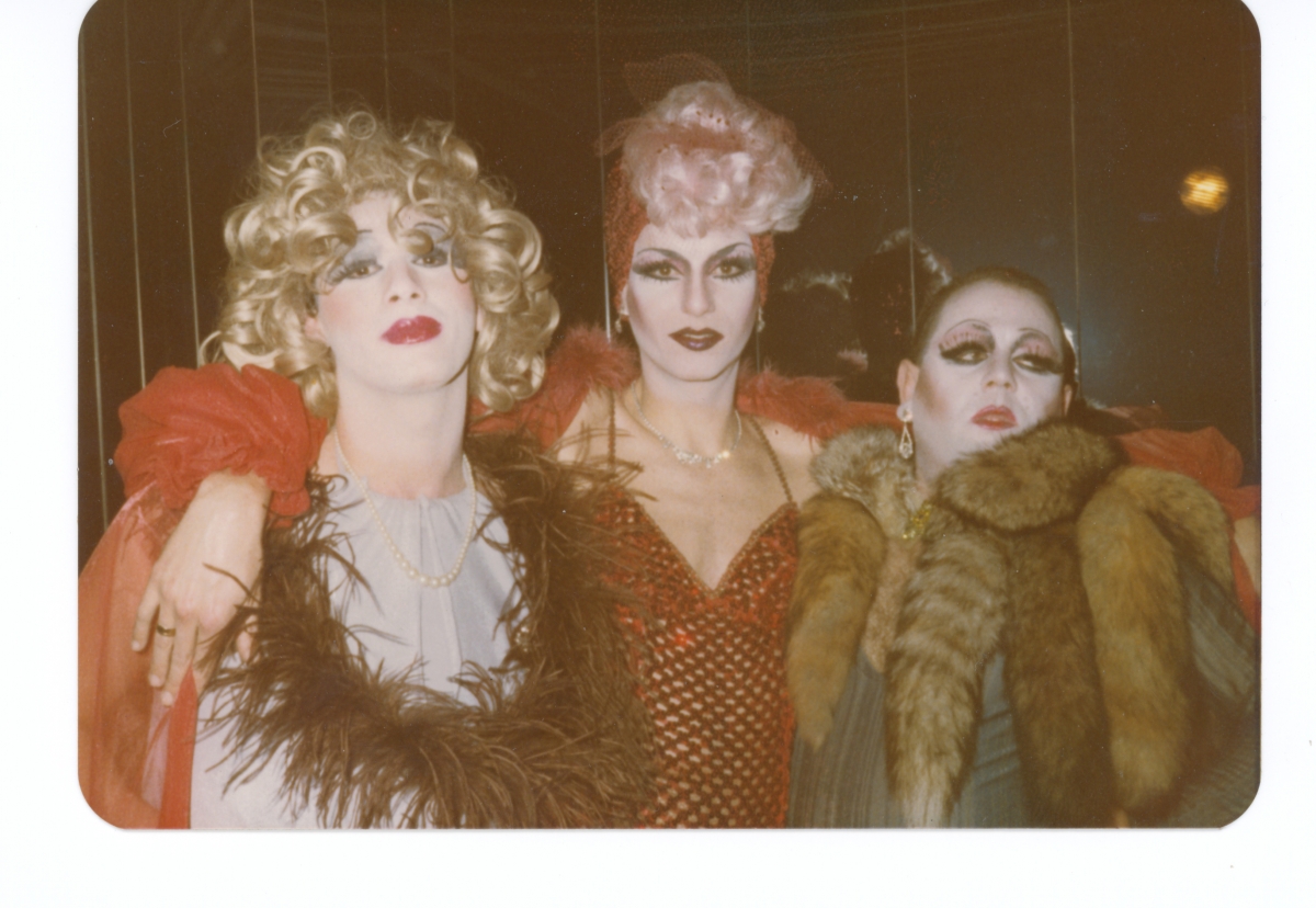‘Gestos en la noche’, el libro que arroja luz sobre la nocturnidad ‘queer’ valenciana de los años 70