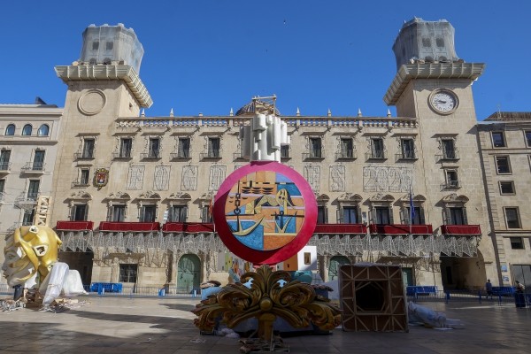 Alicante desencalla la contrata de 7,8 millones por la ayuda a domicilio con Atende