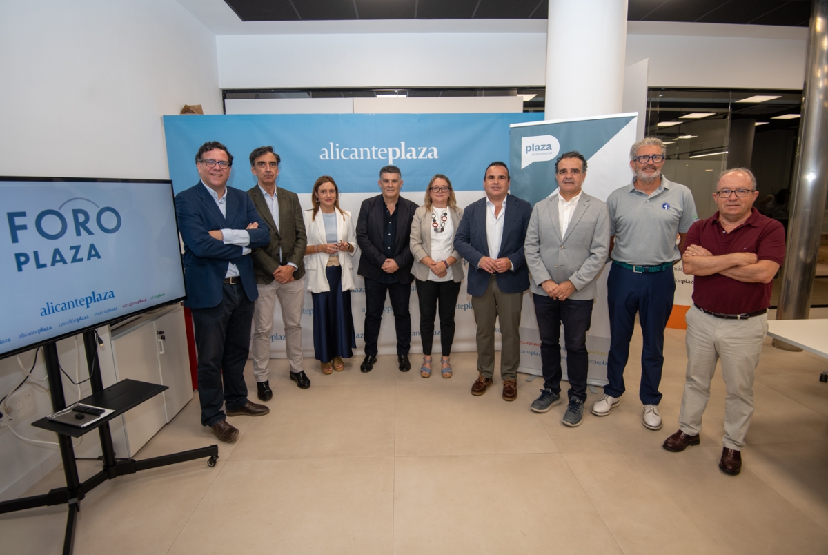 El desayuno de Foro Plaza 'Empresas y territorio: cuidar la materia prima de turismo, agricultura, urbanismo y economía circular', en imágenes