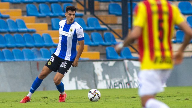 El Hércules sigue liberando licencias: Sergi Molina renueva, pero vuelve a salir cedido