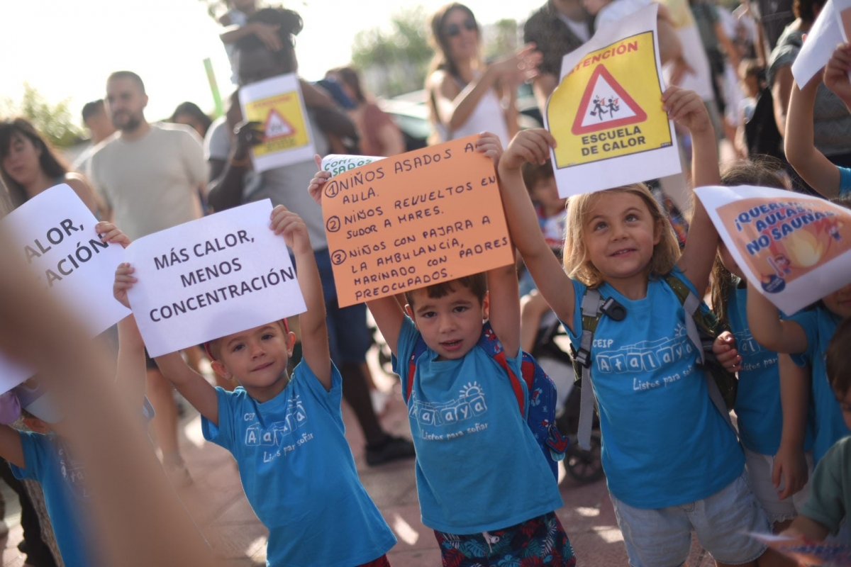 Las familias del Ceip Atalaya de Cartagena denuncian temperaturas superiores a 27 grados en las aulas