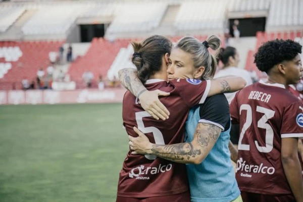 El Alhama ElPozo ficha a Chelsea Ashurst, portera británica de 36 años y ex del Barça