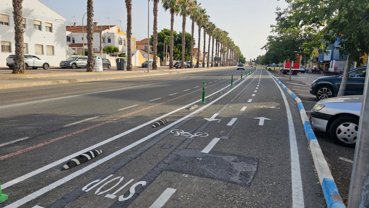 Los Alcázares estrena un nuevo tramo de carril bici y conecta directamente con San Javier