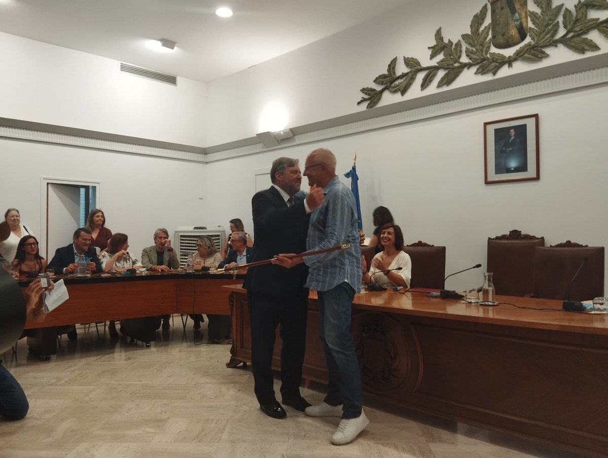 Rafa Carrió (Compromís) tiende la mano a la oposición en su investidura como nuevo alcalde de Dénia
