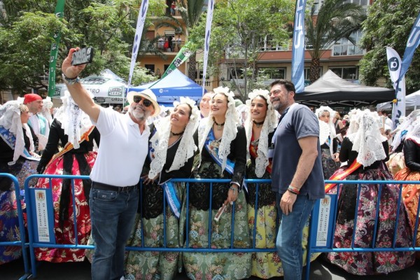 Turís dispara una 'mascletà' en Luceros de corte clásico con secuencias digitales rápidas e impactantes