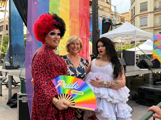 Castelló llena Huerto Sogueros de color, reivindicación y diversidad en la celebración del Orgull LGTBI+