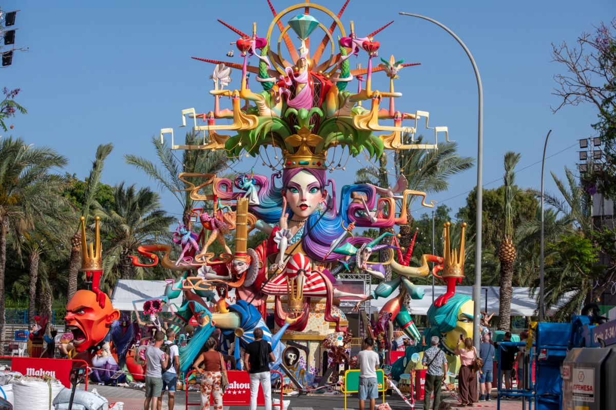 Las hogueras especiales de Alicante 2026, en imágenes