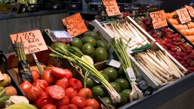 Legumbres verdes, hortalizas, huevos y pescado disparan sus precios en el último año