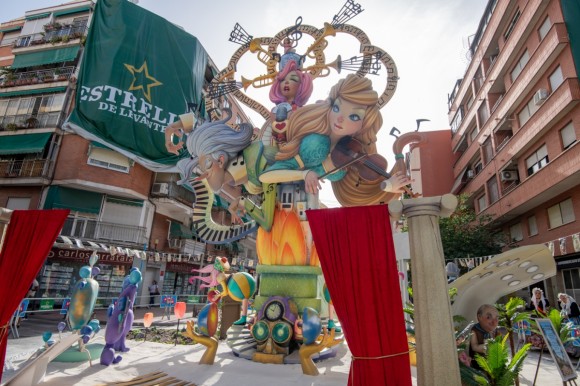 Alicante solo permitirá un 'racó' por hoguera y prohibirá los racós discoteca explotados por terceros, su publicidad y la venta de entradas