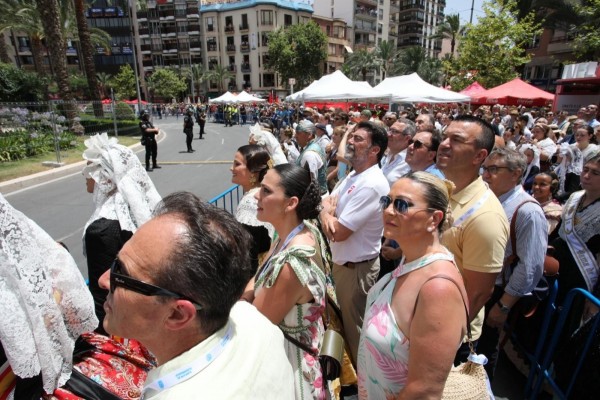 Pirotecnia del Mediterráneo hace temblar Luceros con un terremoto final de 128 decibelios