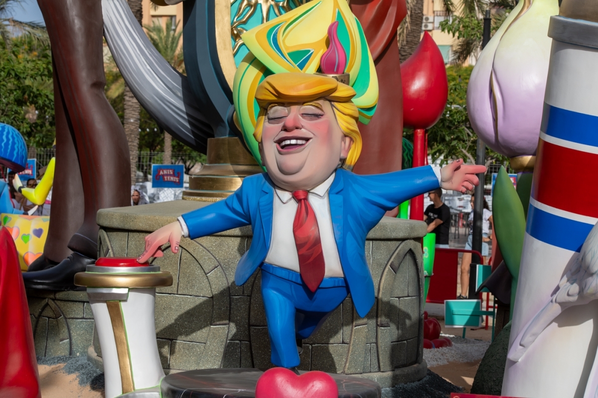 El 'rey de la galaxia' Trump, protagonista de los ninots de las Hogueras de Alicante