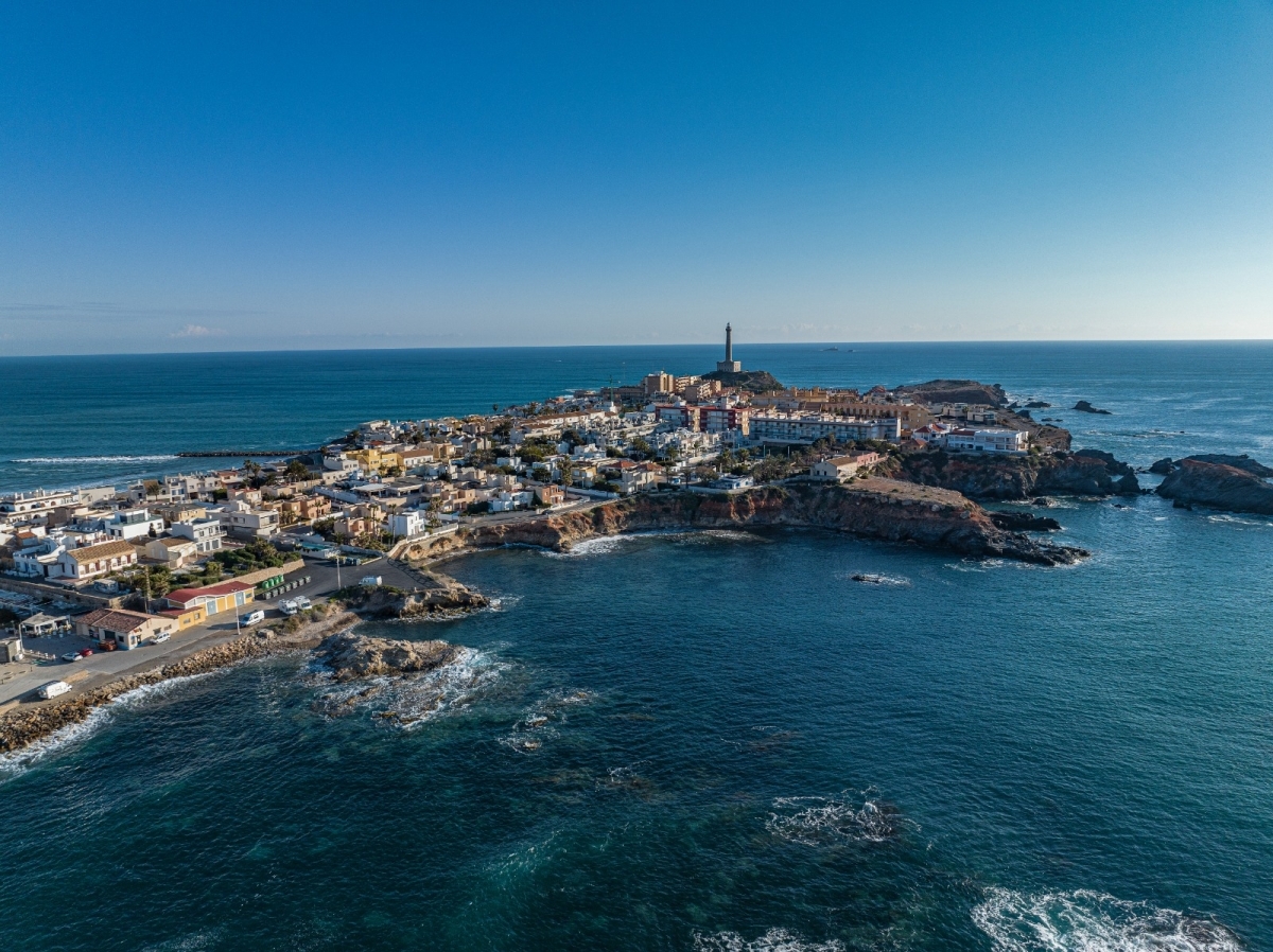 Cabo de Palos tendrá bus lanzadera desde el aparcamiento disuasorio todos los fines de semana del verano
