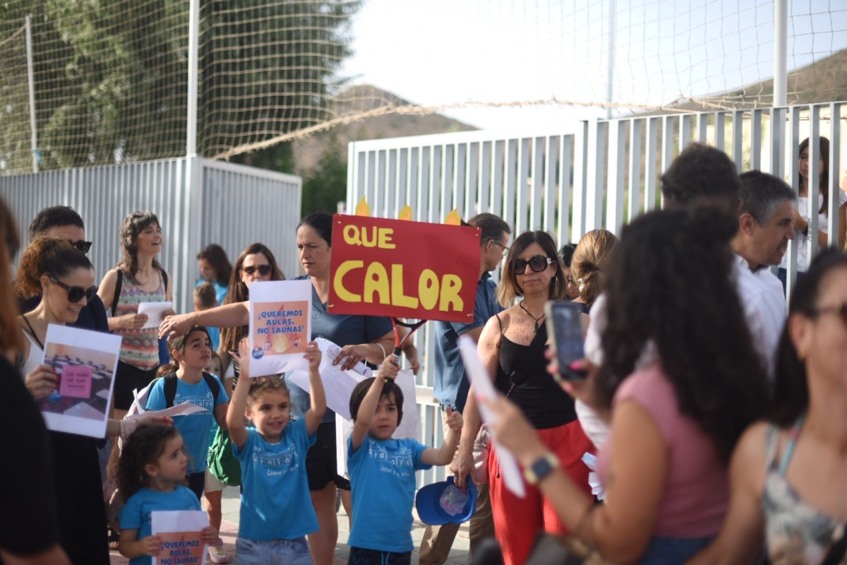 Una niña de 6 años sufre un golpe de calor y se desmaya en el CEIP Atalaya de Cartagena