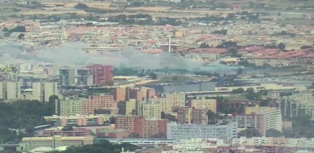 Un incendio de matorral moviliza a Bomberos y un helicóptero entre la Vía Verde y José María de Lapuerta