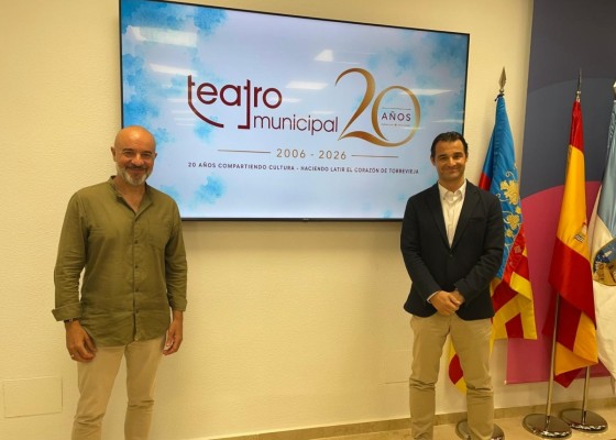El Teatro Municipal de Torrevieja celebra su 20 aniversario con visitas guiadas y una exposición sobre su historia