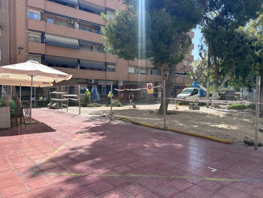 El PSOE de San Vicente denuncia que el parque en la C/Villafranqueza imposibilita las terrazas hosteleras