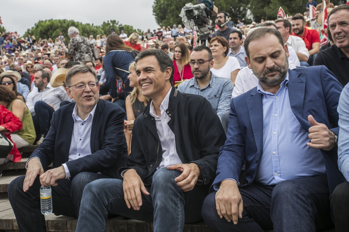 Puig, Sánchez y Ábalos, en un mitin de 2017..