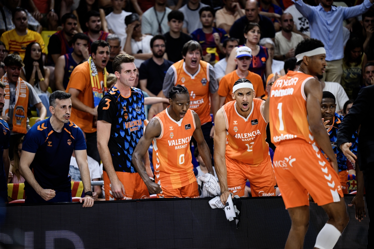 Montero 'silencia' el Palau y Valencia Basket toma ventaja en la final