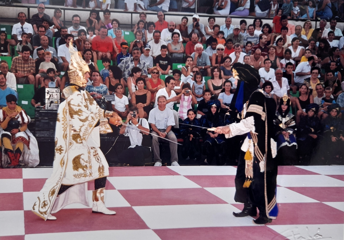 Jaime I y Al-Azraq, obra teatral del Ajedrez Viviente de Xàbia 2000