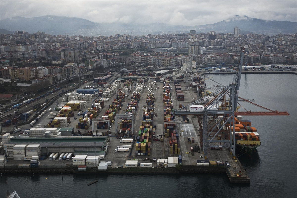 El déficit comercial baja un 11,2% hasta abril por las menores importaciones energéticas