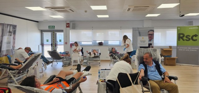 Los empleados de Hefame donan sangre para contribuir a la atención de cerca de 400 personas