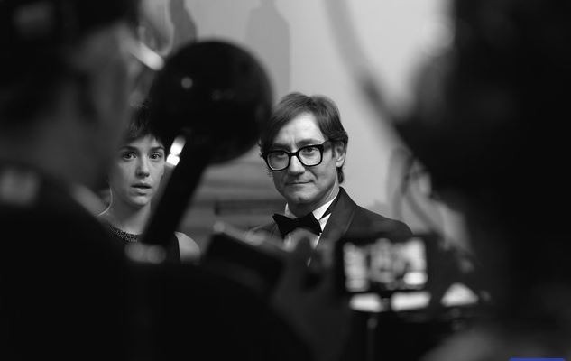 El murciano Carlos Santos, premio Fugaz a mejor actor por su papel de Chicho Ibáñez Serrador en el corto 'Montecarlo 67'