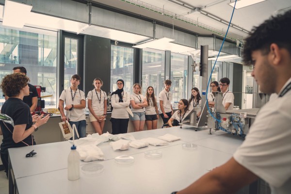 Aitex fomenta la formación científica entre los estudiantes con visitas, campus y 'escape room' virtual