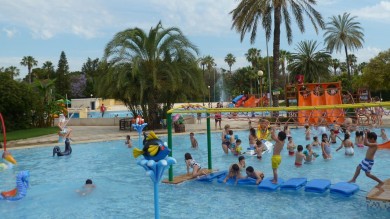 El Ayuntamiento de València abre los centros de emergencias sociales y retrasa el cierre de las piscinas