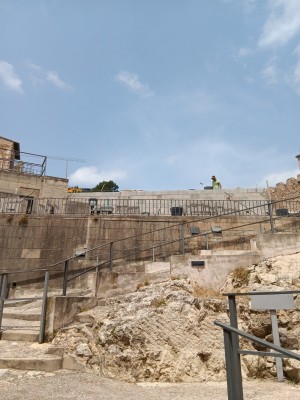 Xàtiva ejecuta las obras de reparación del muro de contención de la plaza de armas del Castillo