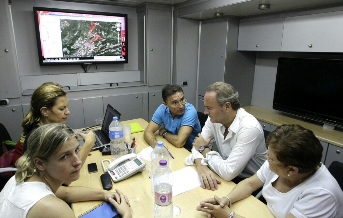 El presidente Alberto Fabra y el conseller Serafín Castellano en el puesto de mando en los incendios de 2012.