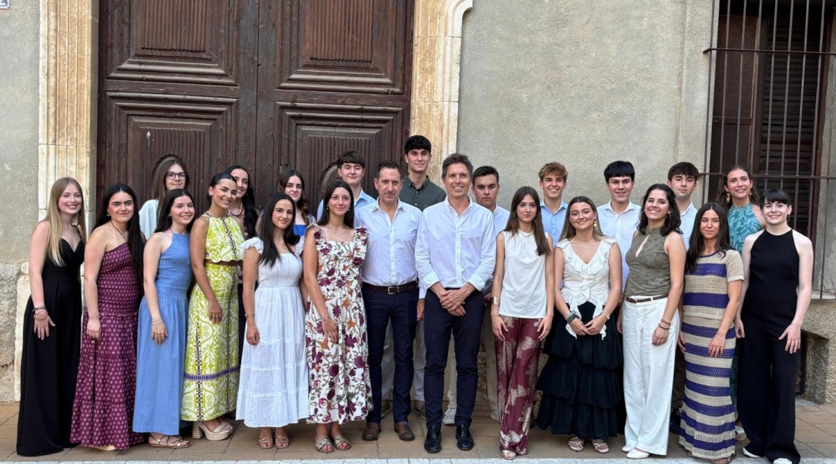 El emprendedor Iñaki Berenguer premia la excelencia de 21 estudiantes de Bachillerato de Alcoy, Cocentaina y Muro